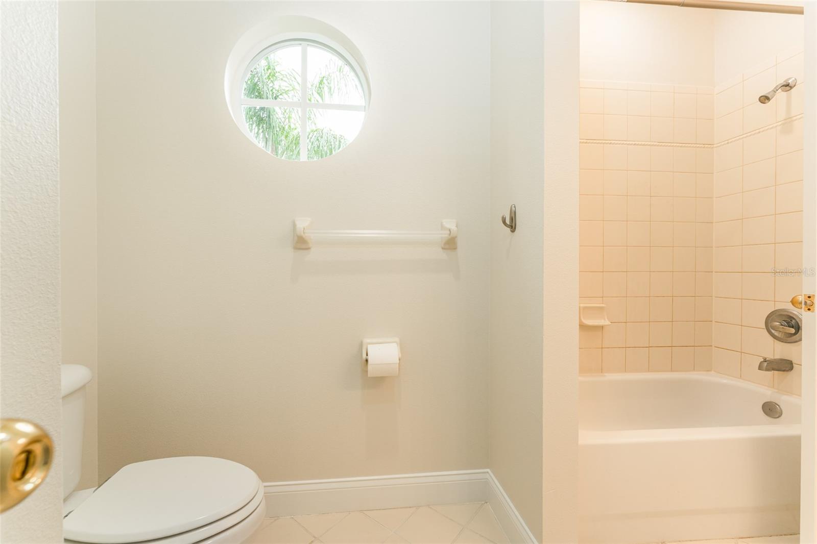 LAKESIDE TWNHMS - Residential