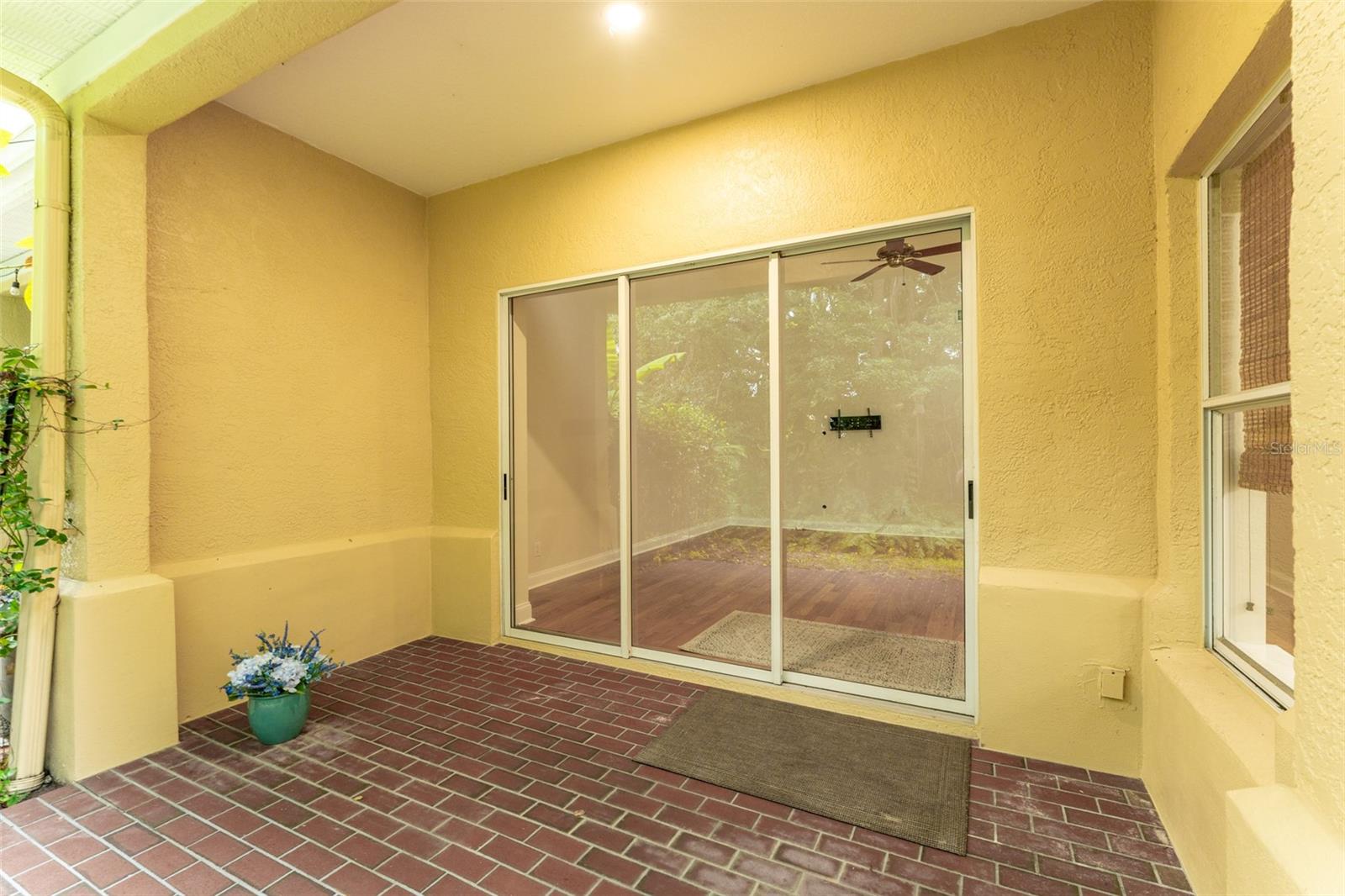 LAKESIDE TWNHMS - Residential