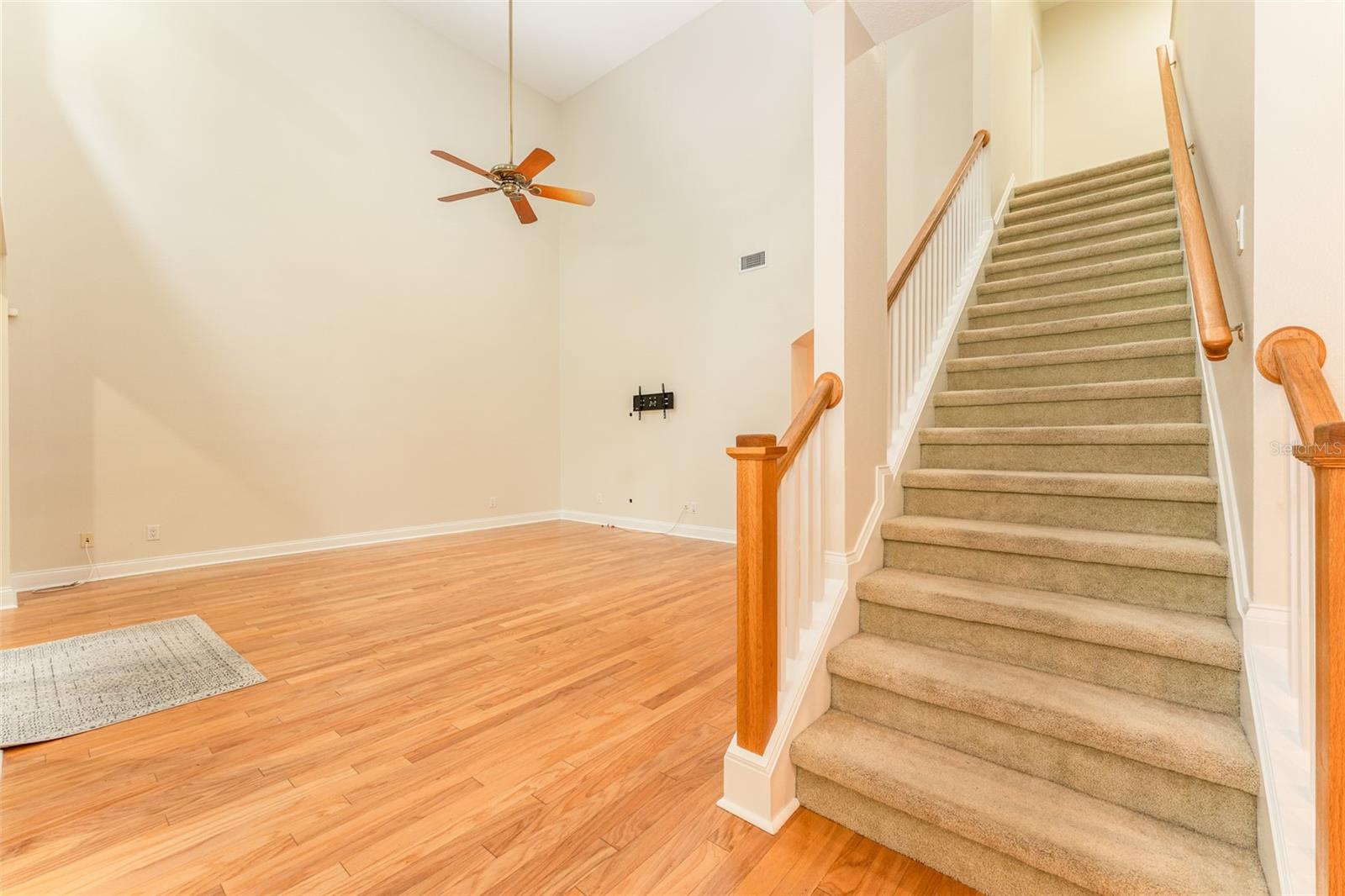 LAKESIDE TWNHMS - Residential