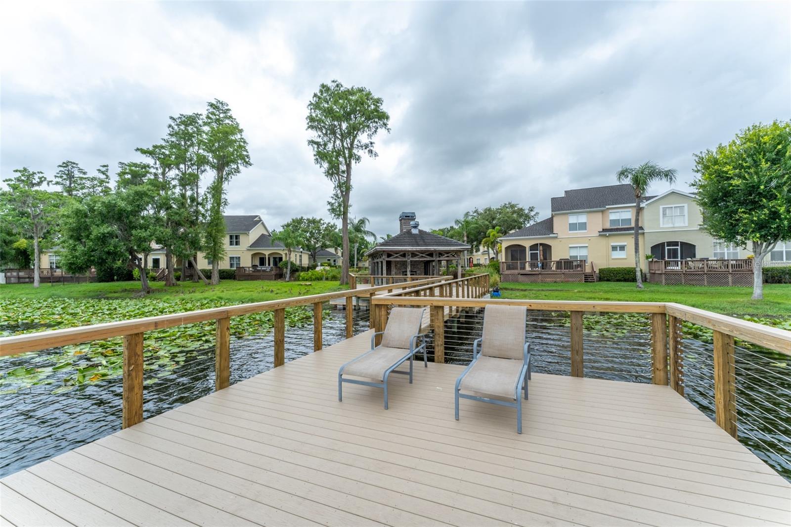 LAKESIDE TWNHMS - Residential