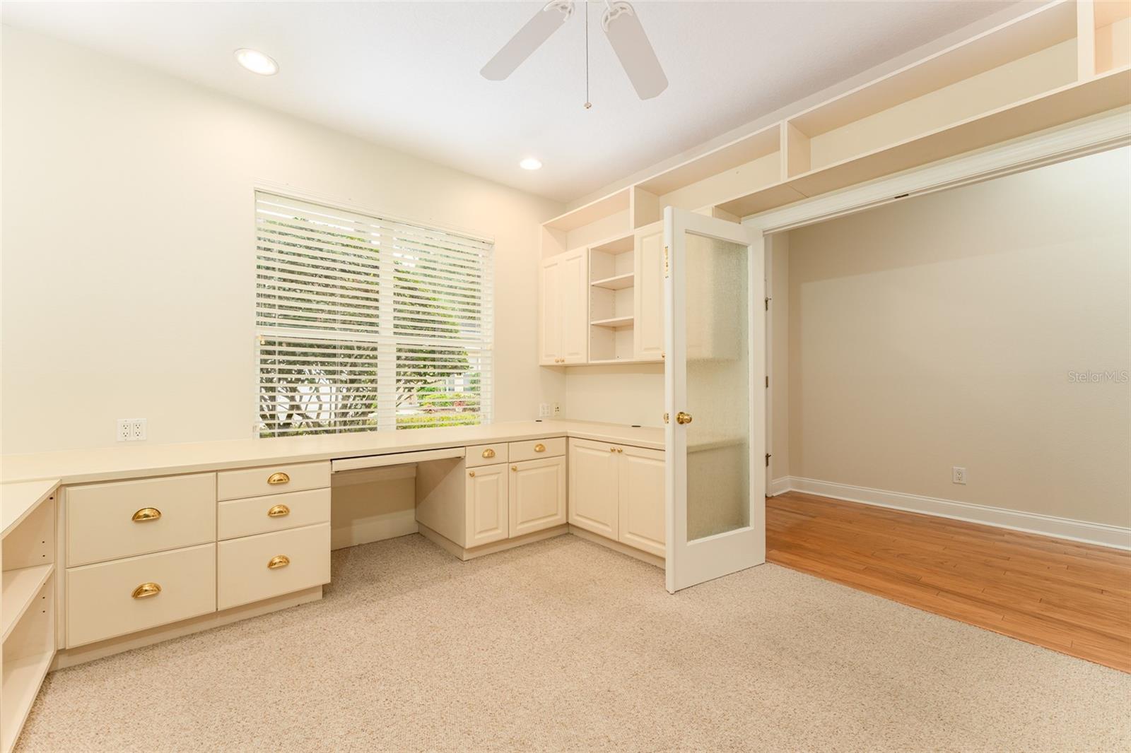 LAKESIDE TWNHMS - Residential