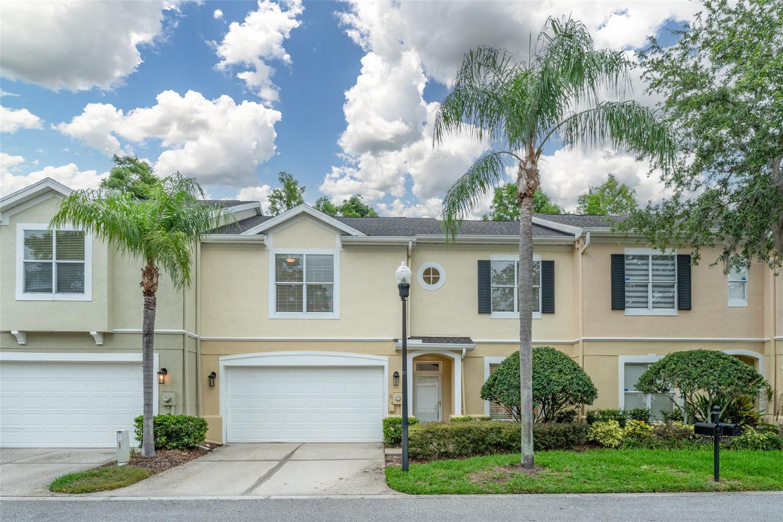 LAKESIDE TWNHMS - Residential