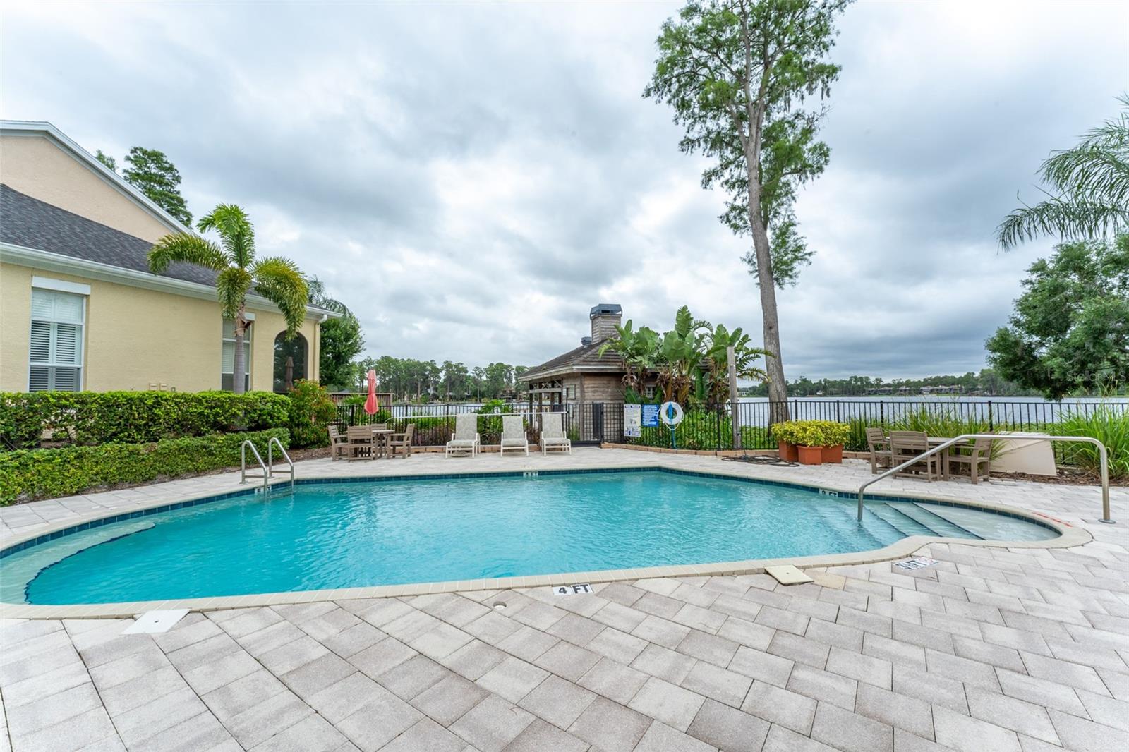 LAKESIDE TWNHMS - Residential