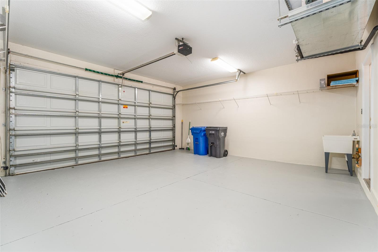 LAKESIDE TWNHMS - Residential