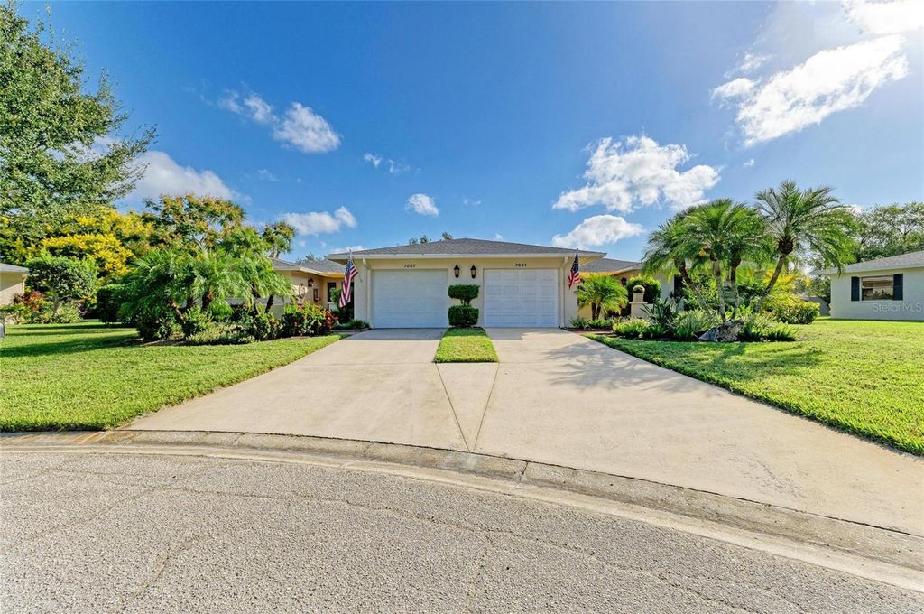 Photo of 7087 Fairway Bend Cir, Sarasota, FL 34243 (MLS # A4667373)