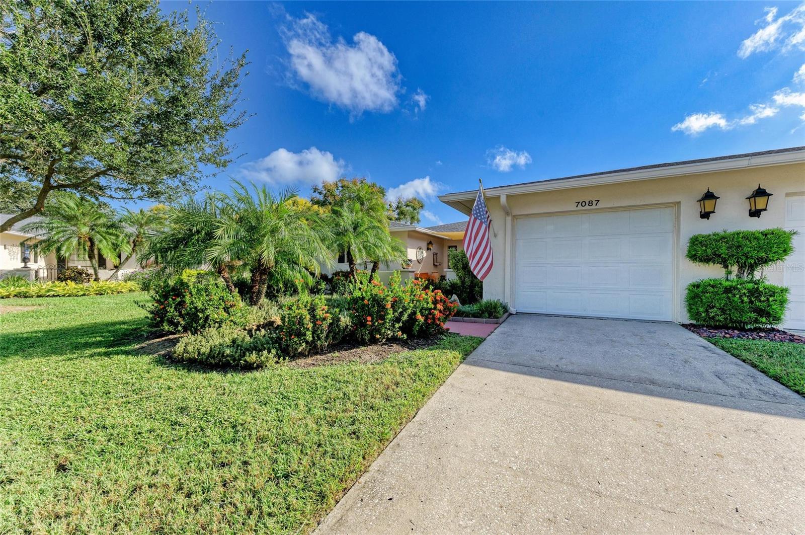 7087 FAIRWAY BEND CIRCLE