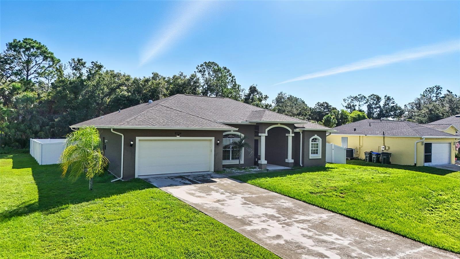 2734 ASHLAND LANE