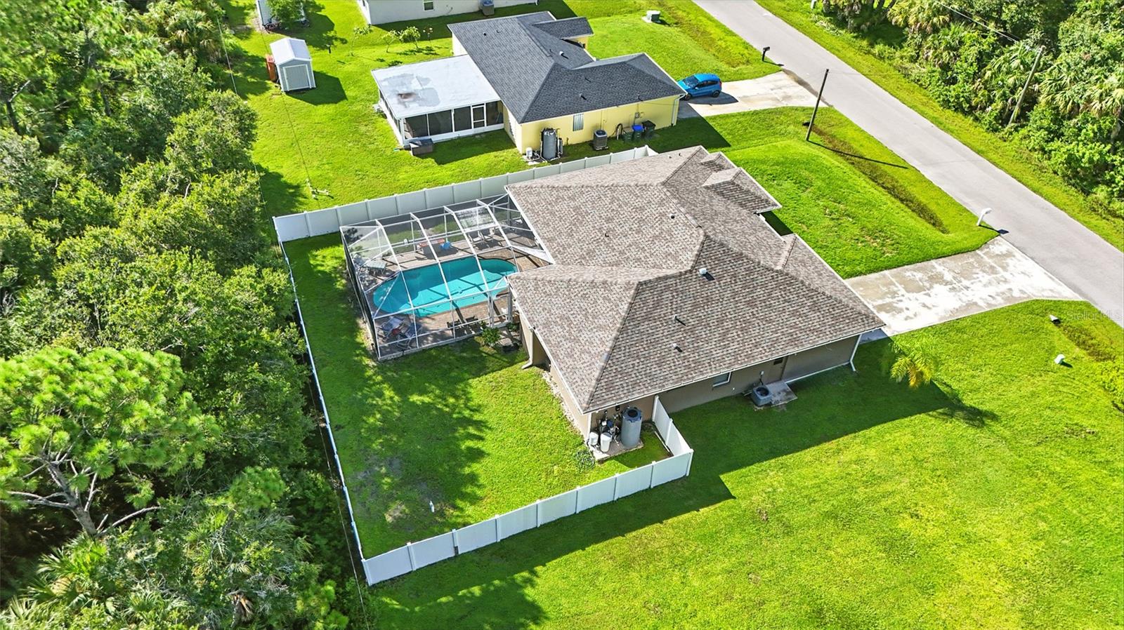2734 ASHLAND LANE
