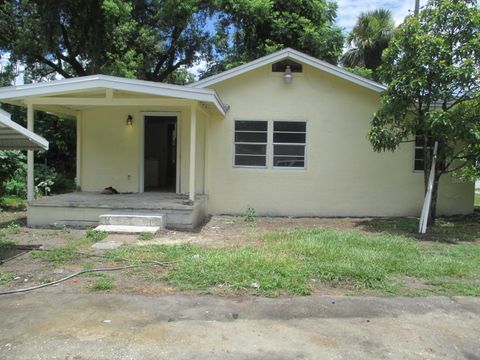 Photo of 2112 Lee Street, Orlando, FL 32805 (MLS # O6320285) Photo of 2112 Lee Street, Orlando, FL 32805 (MLS # O6320285)