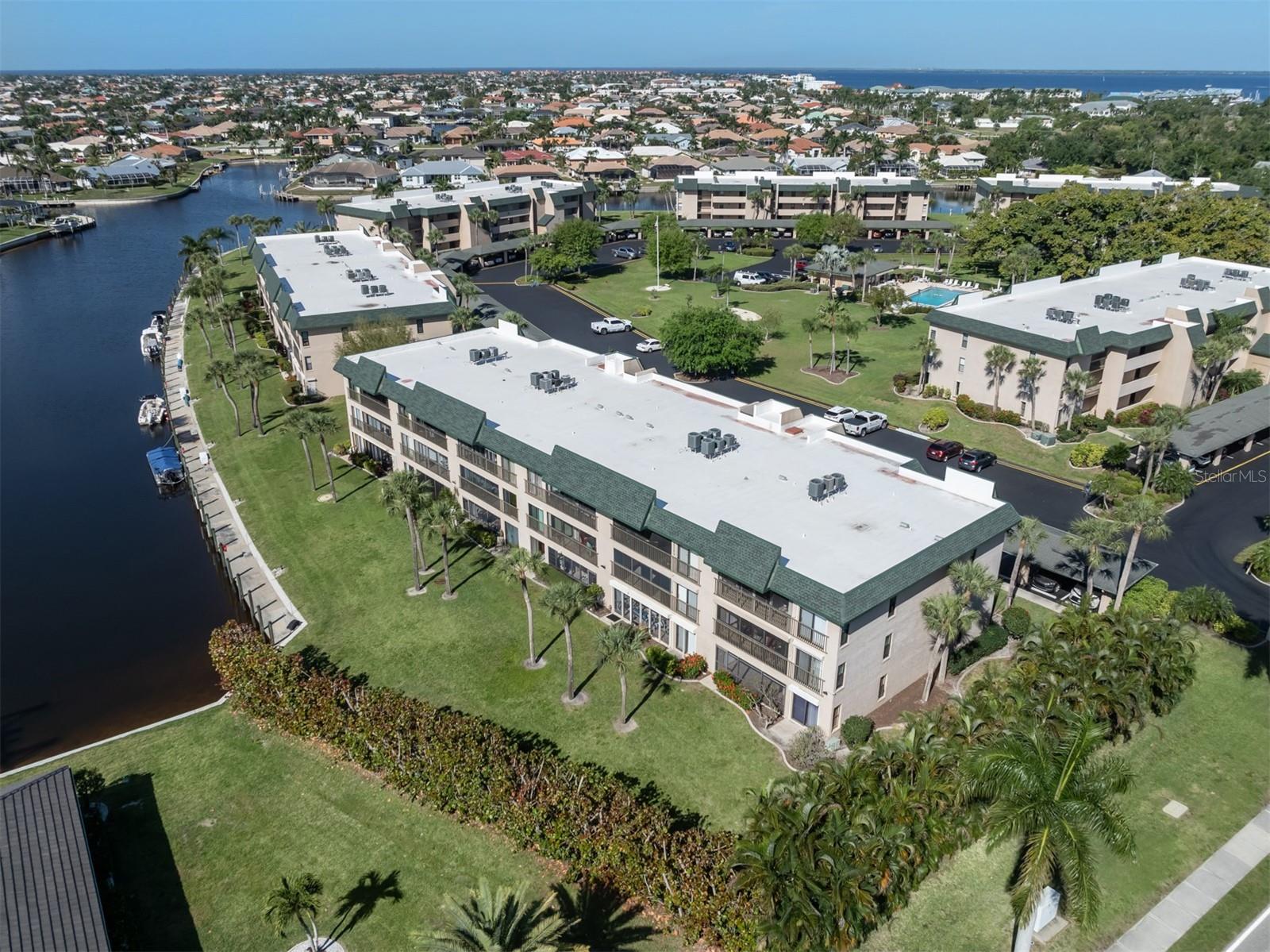 BANYAN POINT PH 03 - Residential