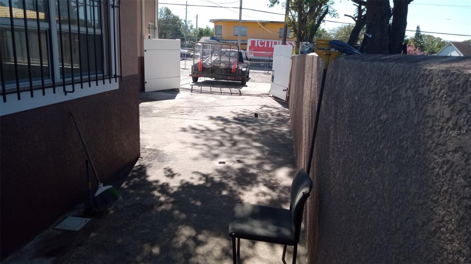 BENJAMINS 3RD SUB - Commercial Lease