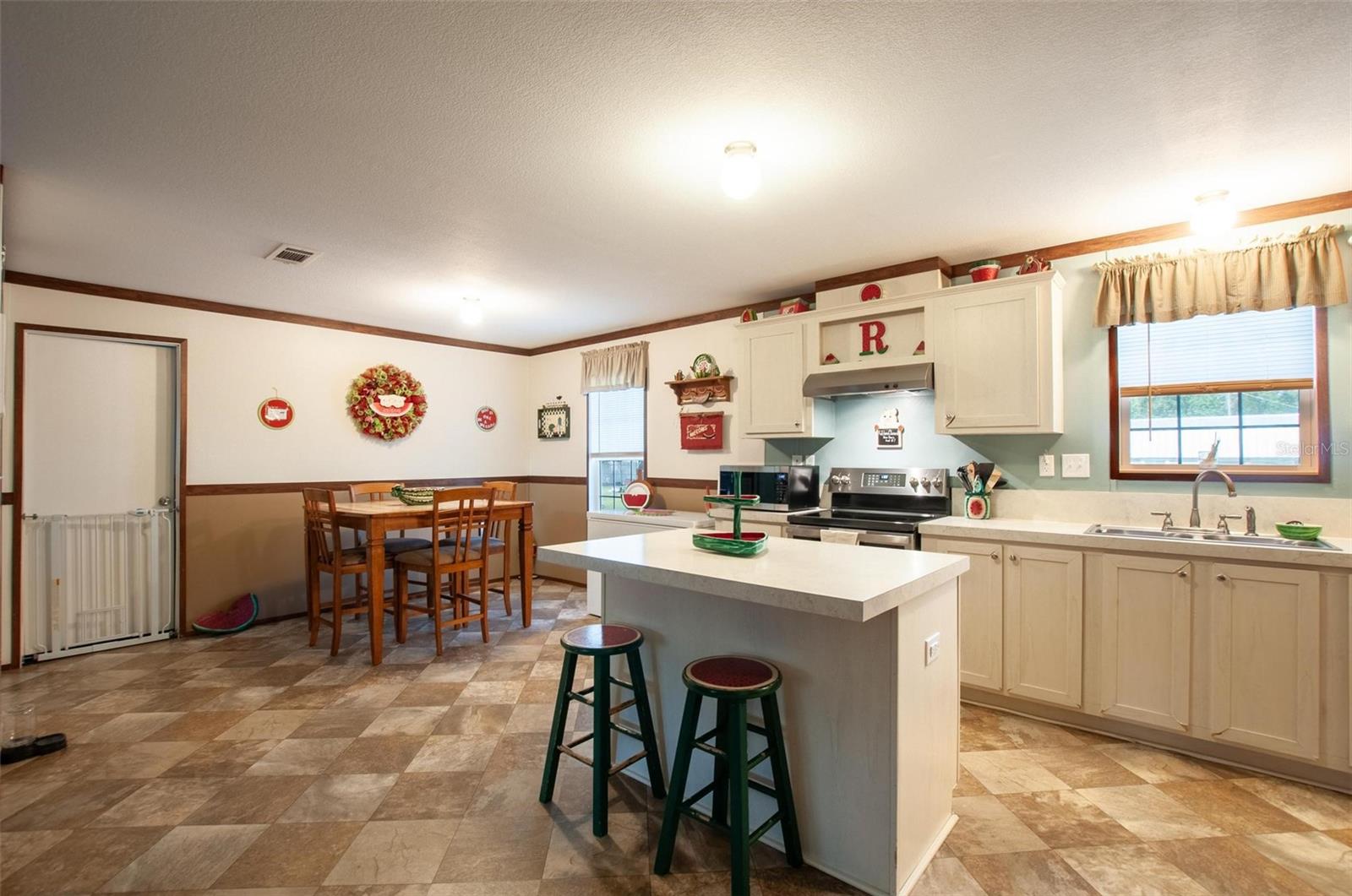 WINDY PINE MANOR - Residential