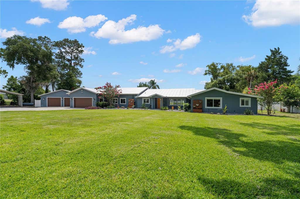 Photo of 4931 Dora Drive, Mount Dora, FL 32757 (MLS # G5114057)