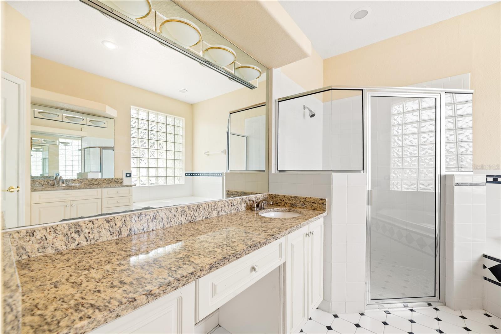 MARBLE HEAD - Residential