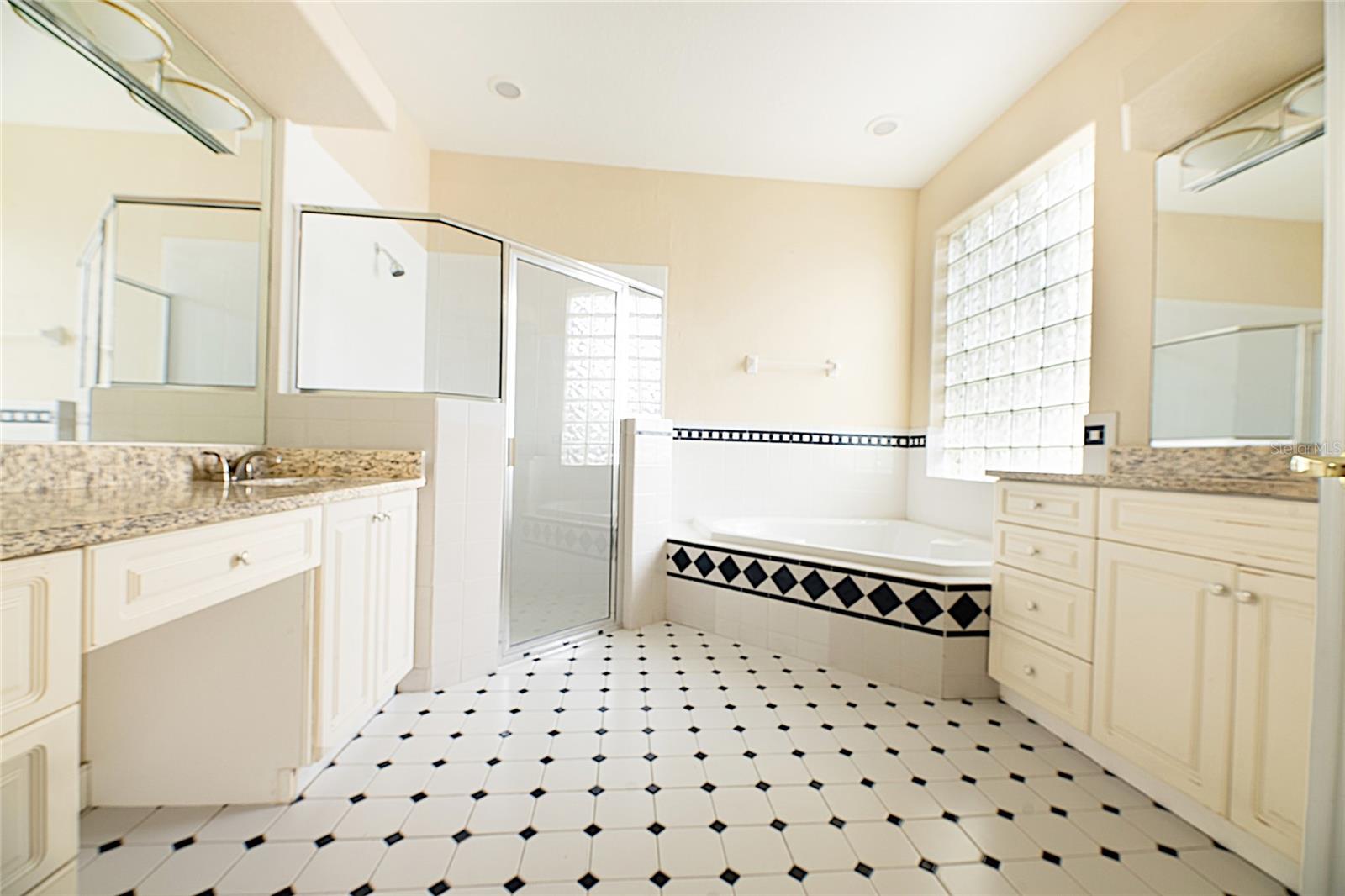 MARBLE HEAD - Residential