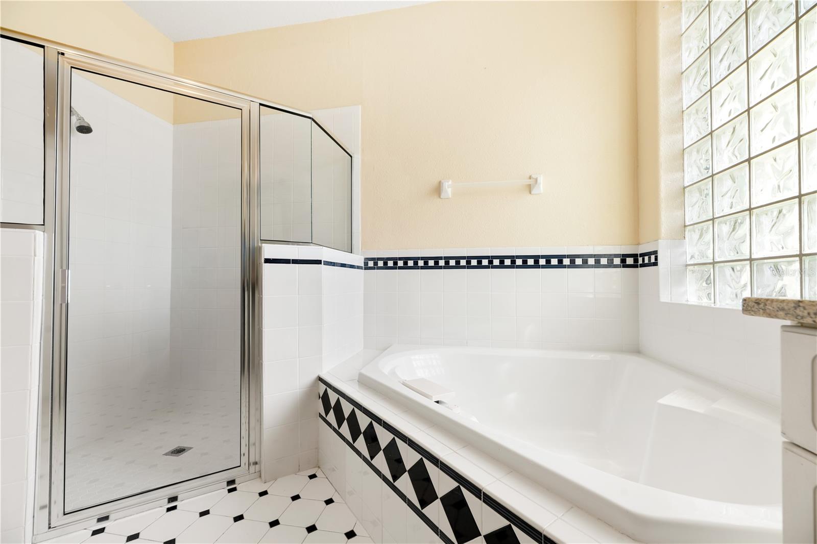 MARBLE HEAD - Residential