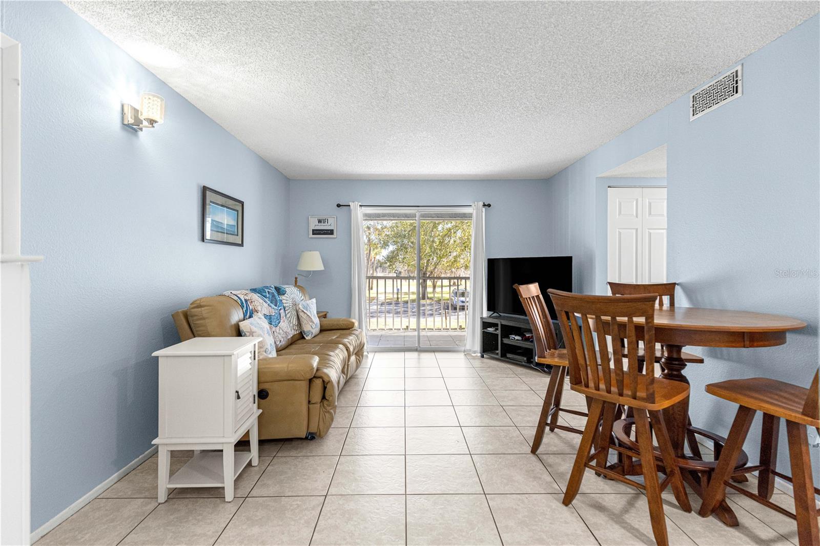 588 FAIRWAYS LANE E201