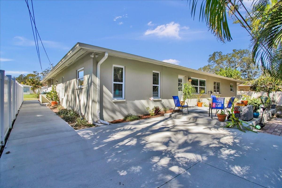 OAKDALE MANOR - Residential