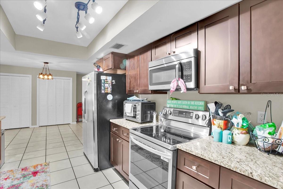 OAKDALE MANOR - Residential