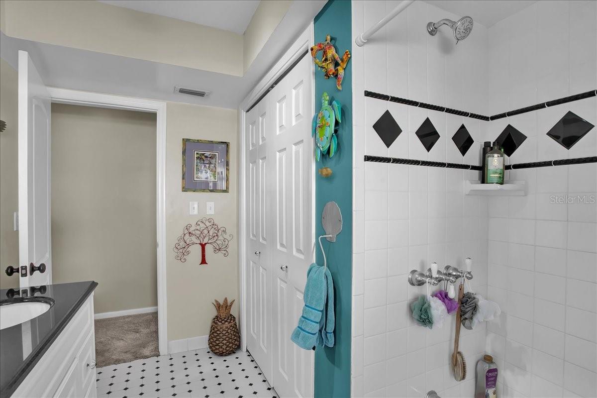 OAKDALE MANOR - Residential