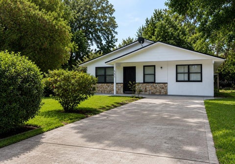 Photo of 462 Sally St, Green Cove Springs, FL 32043 (MLS # K4903882)