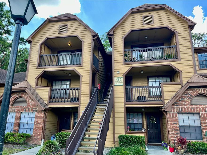 Stunning 1 bedroom condo in prime location of Altamonte Springs overlooking the lake ! This spacious unit features a gourmet kitchen, newer appliances, plush carpeting, fireplace, walk in closet and full size washer & dryer. This quiet Community is located within a minute of major shopping ( Altamonte Mall ) and entertaining. Plenty of recreational amenities on site !