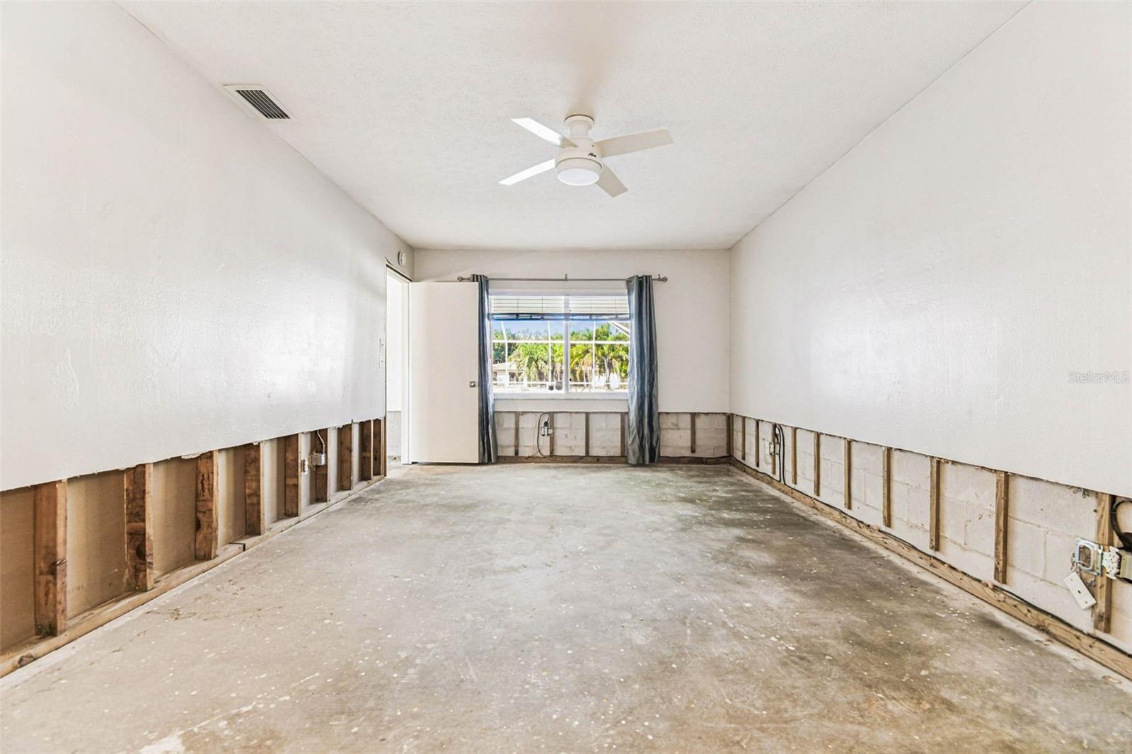 VENETIAN SHORES UNIT 1 - Residential