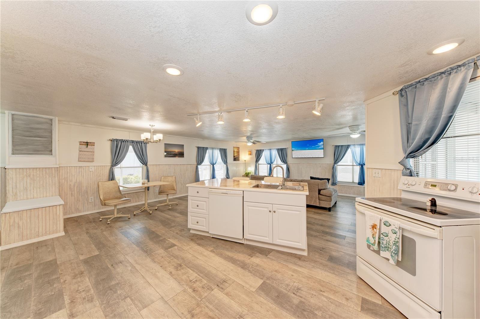 ALAMEDA ISLES - Residential