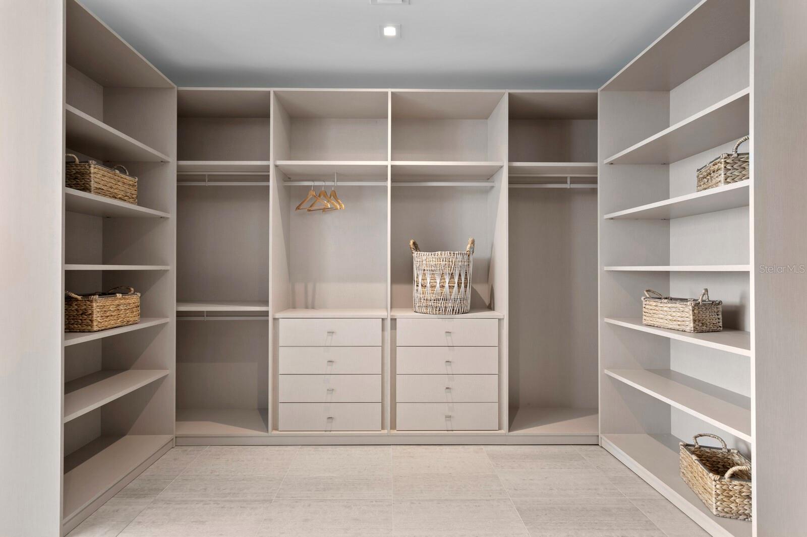 RITZ CARLTON RESIDENCES 3105 BAY OAKS CONDO PLC - Residential