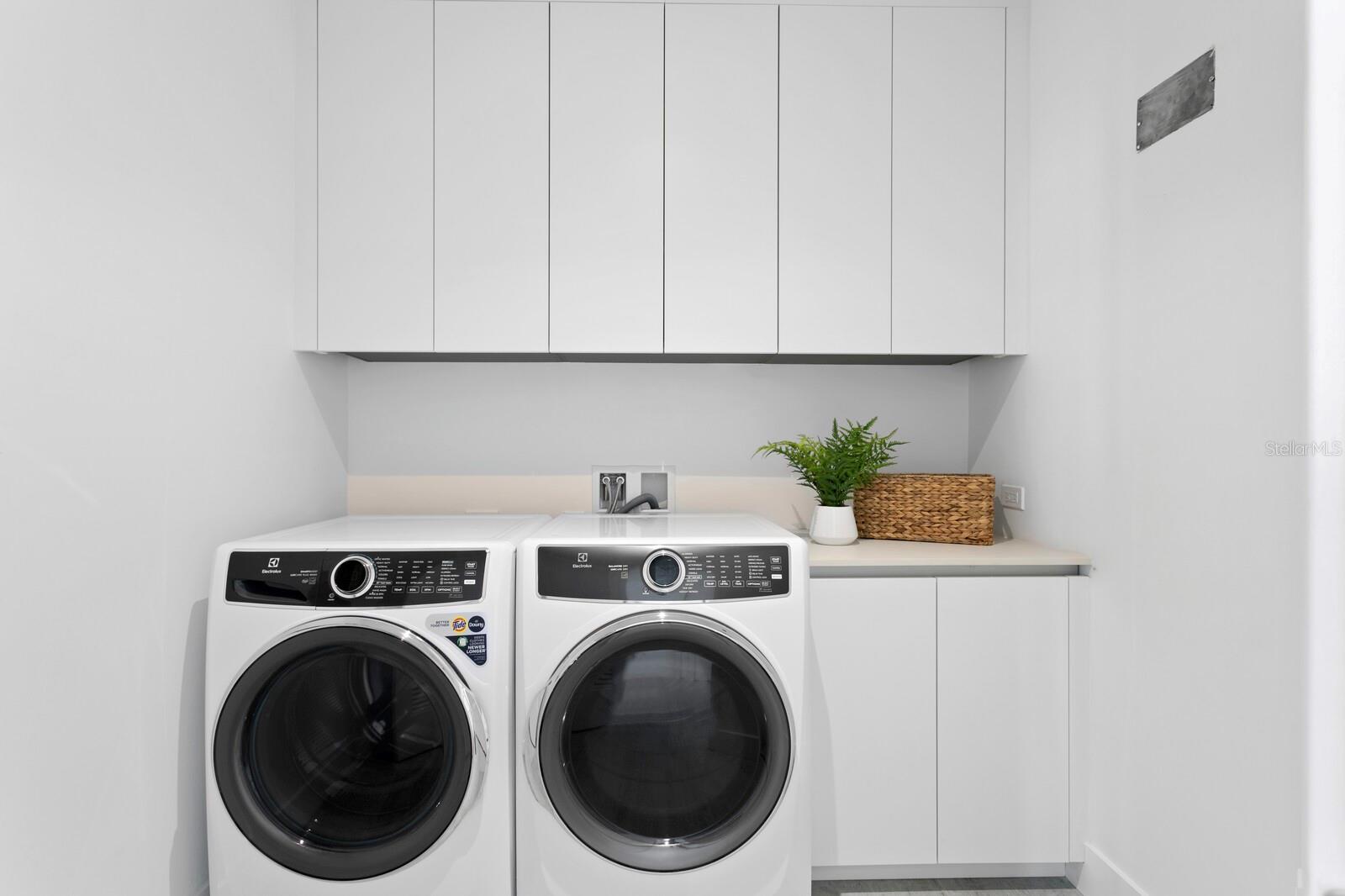 RITZ CARLTON RESIDENCES 3105 BAY OAKS CONDO PLC - Residential