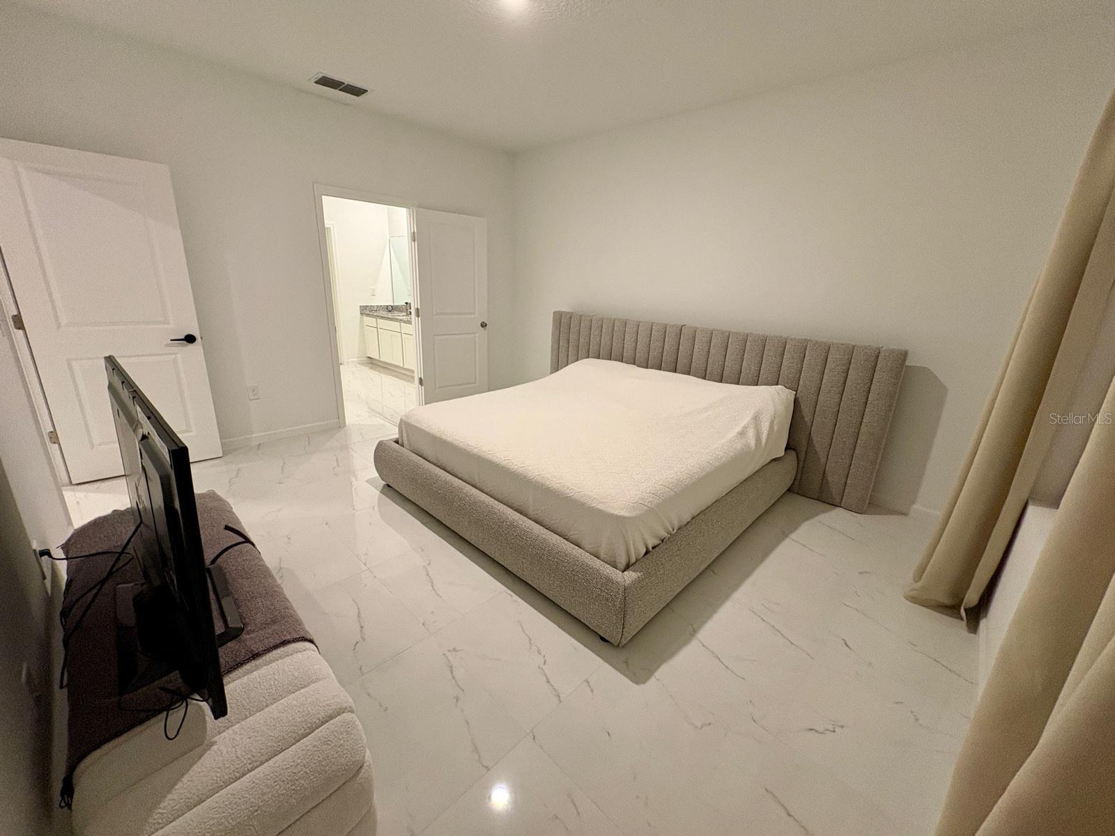 SUNSET HILLS - Residential Lease