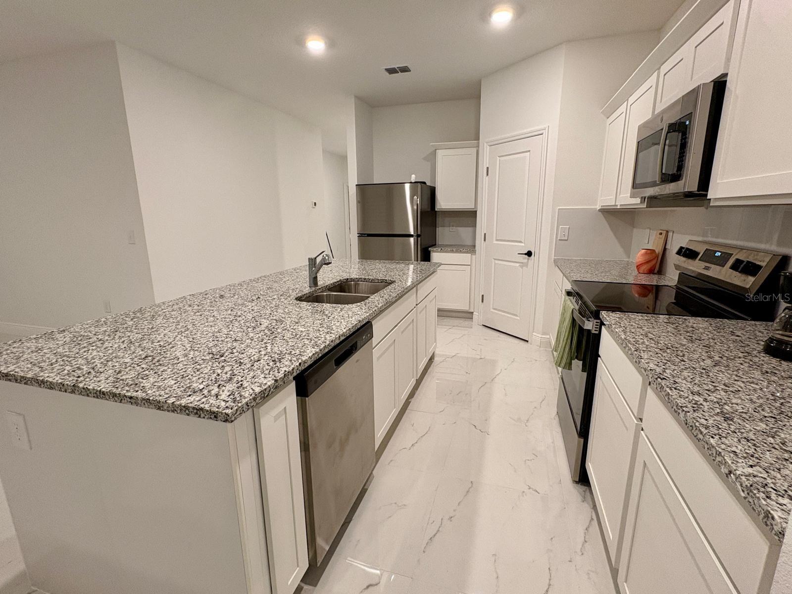 SUNSET HILLS - Residential Lease