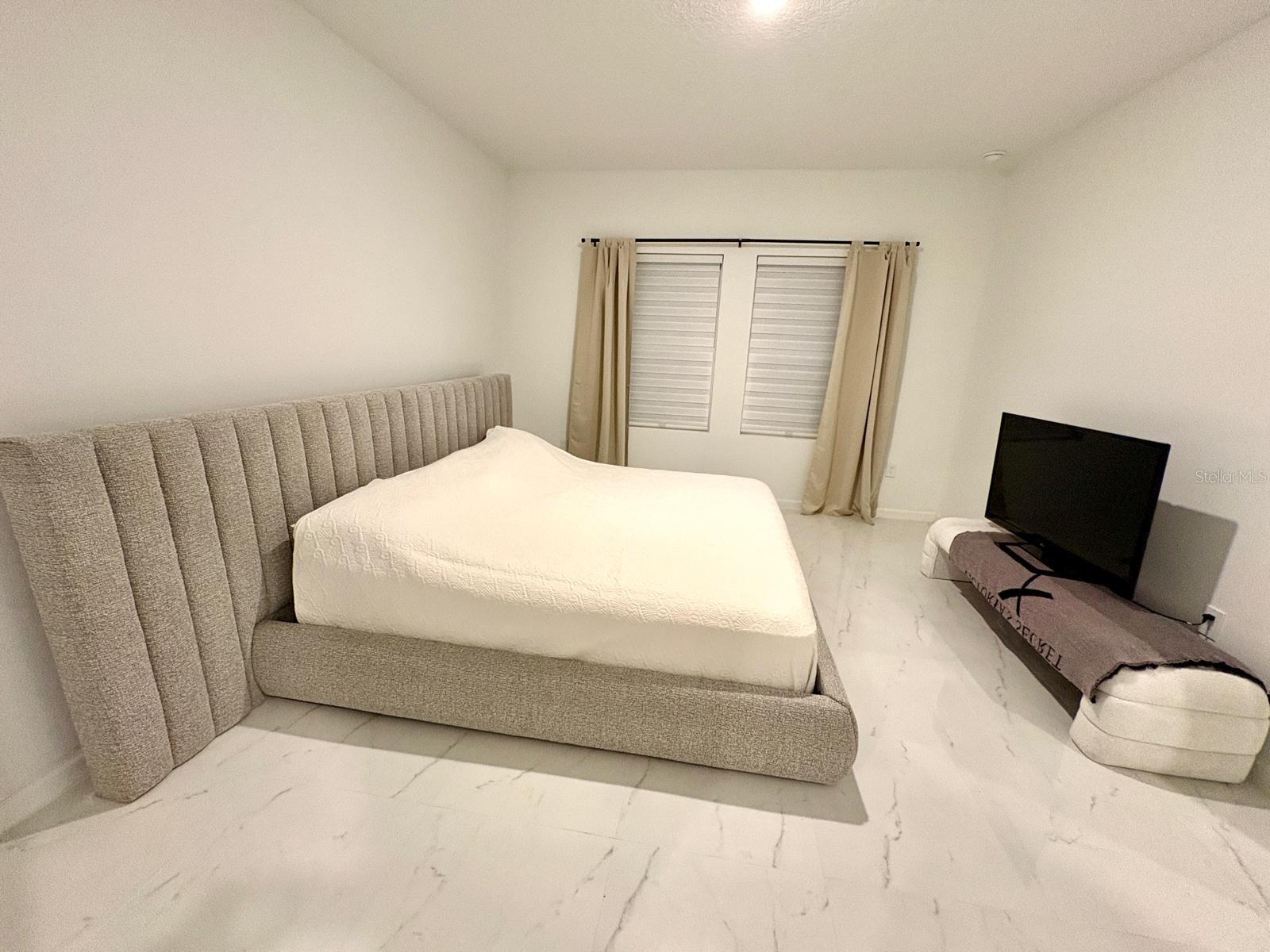 SUNSET HILLS - Residential Lease