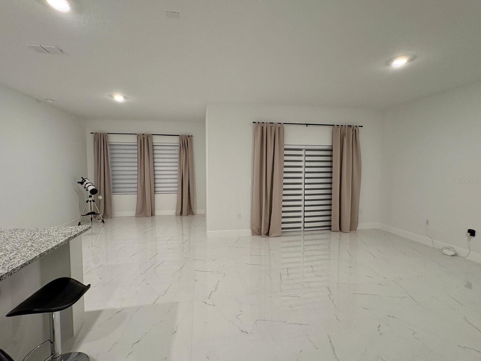 SUNSET HILLS - Residential Lease