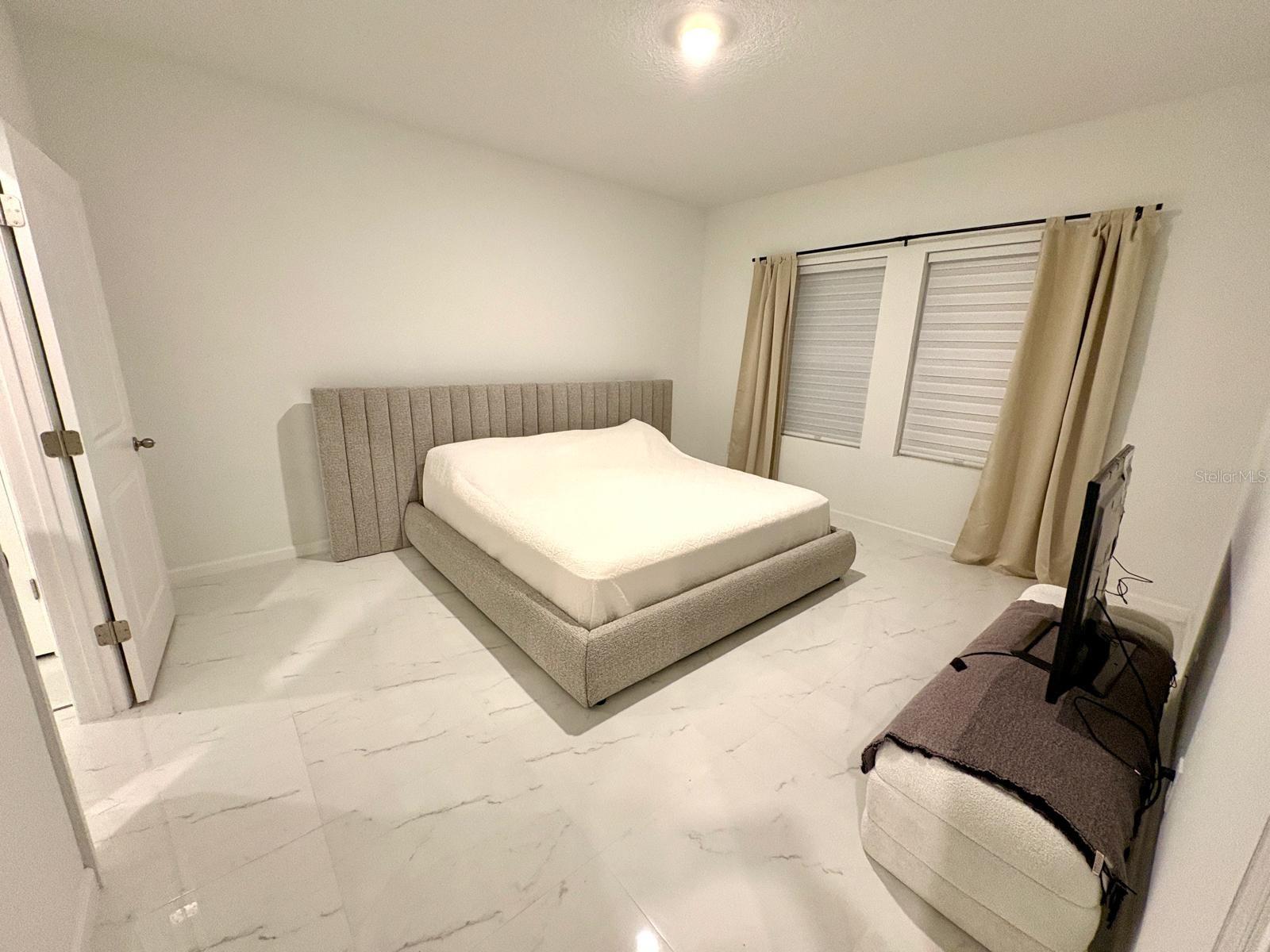 SUNSET HILLS - Residential Lease