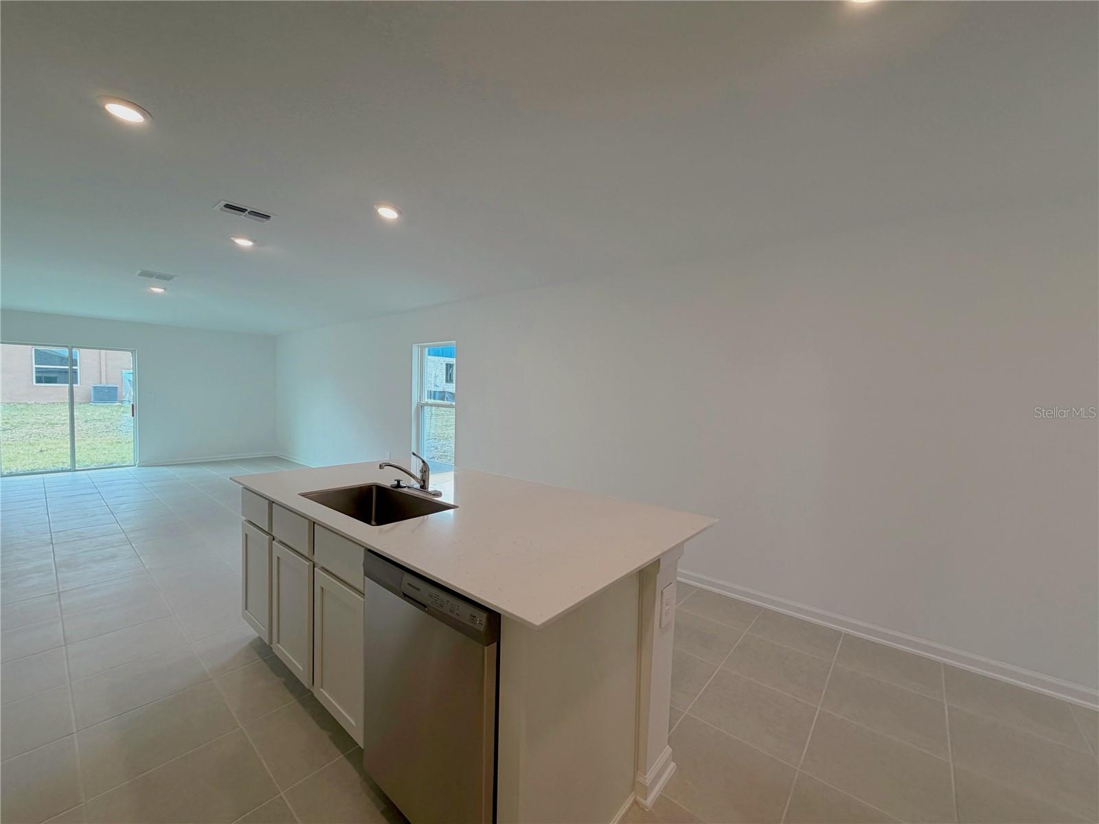 RANCHES/LK MCLEOD III - Residential Lease