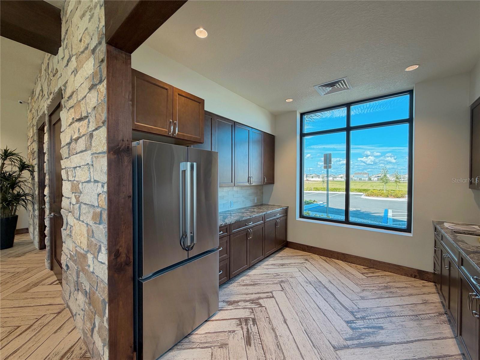 RANCHES/LK MCLEOD III - Residential Lease