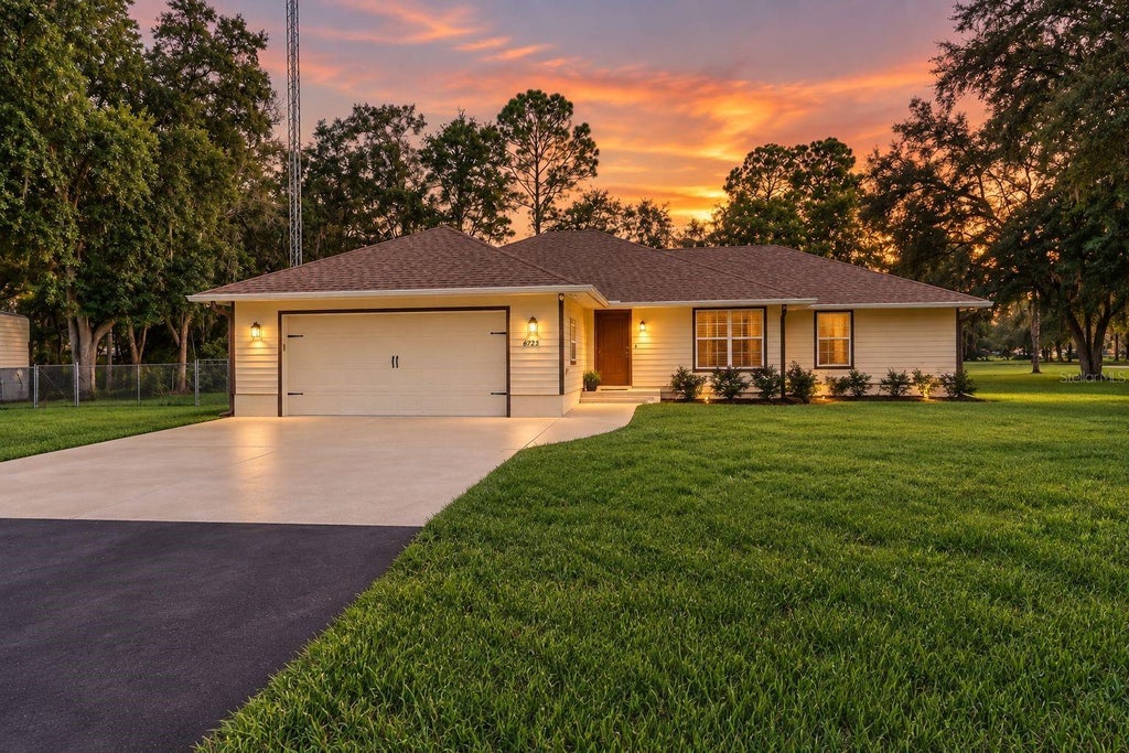 Photo of 6723 SW 95th Street, Hampton, FL 32044 (MLS # GC543539)