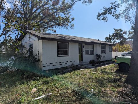 A home in PINELLAS PARK