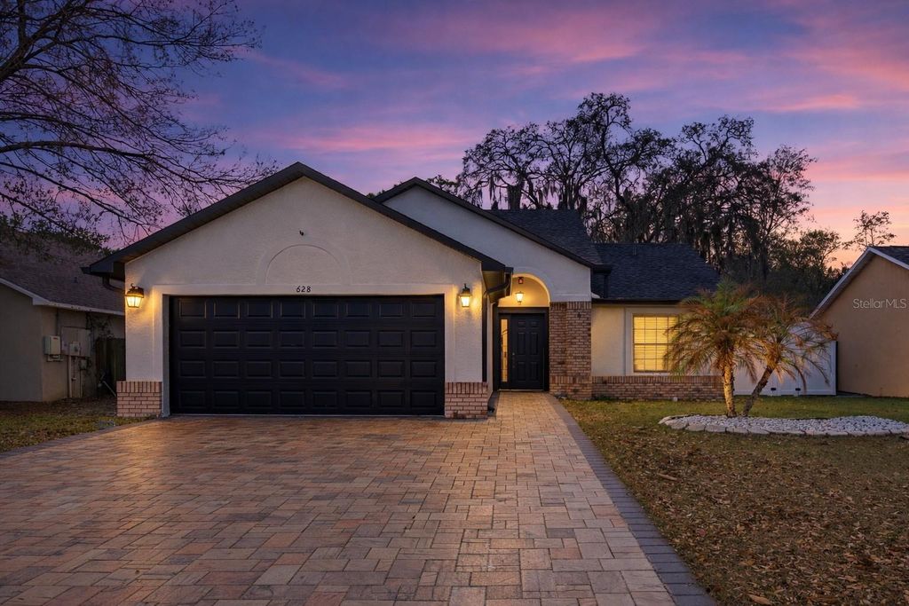 Photo of 628 Valencia Place Circle, Orlando, FL 32825 (MLS # O6384441)