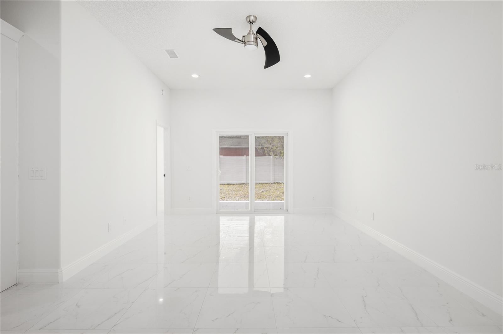 VALENCIA PLACE - Residential