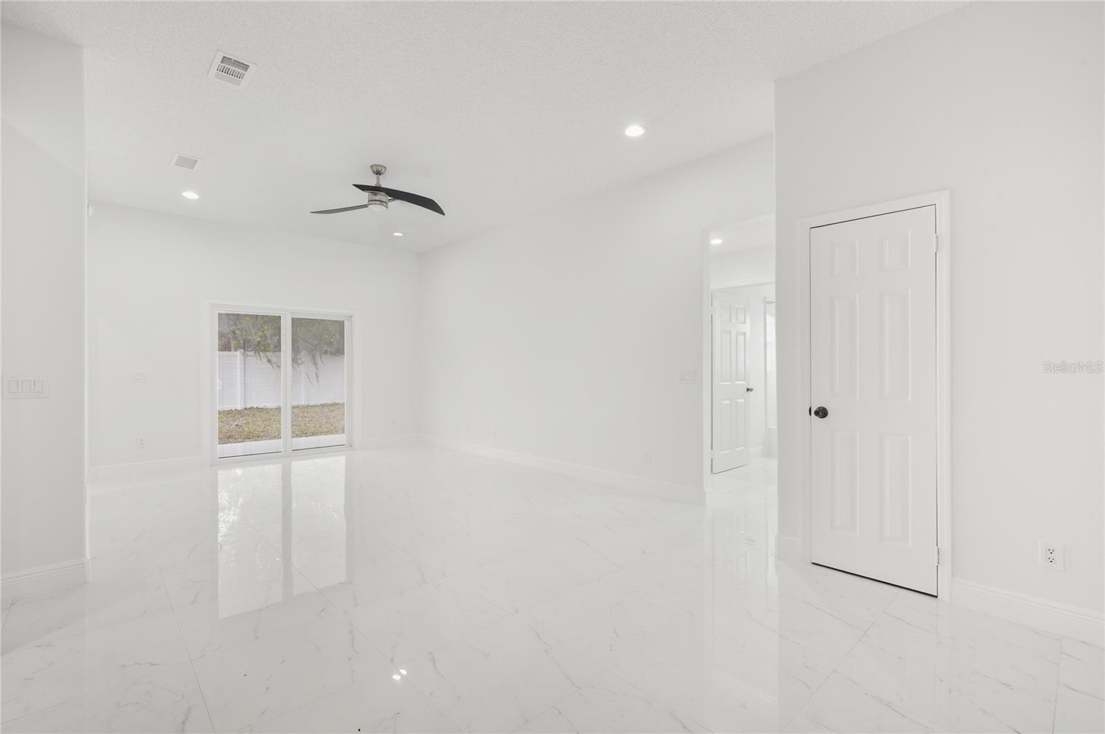 VALENCIA PLACE - Residential