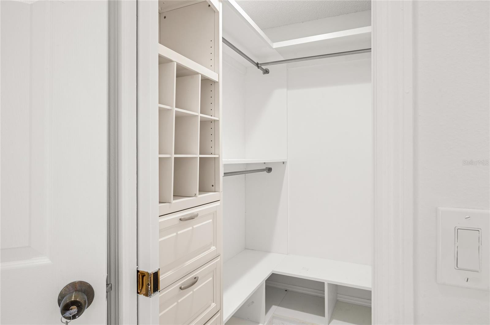 VALENCIA PLACE - Residential