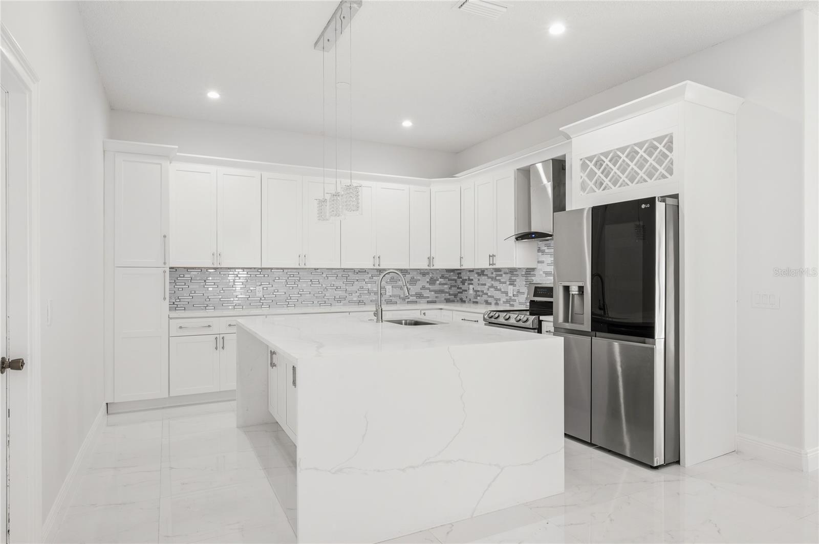 VALENCIA PLACE - Residential