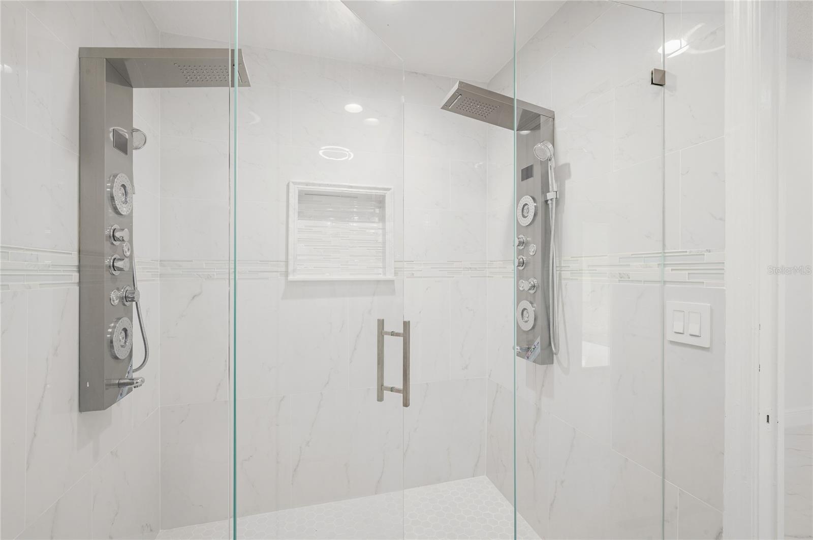 VALENCIA PLACE - Residential