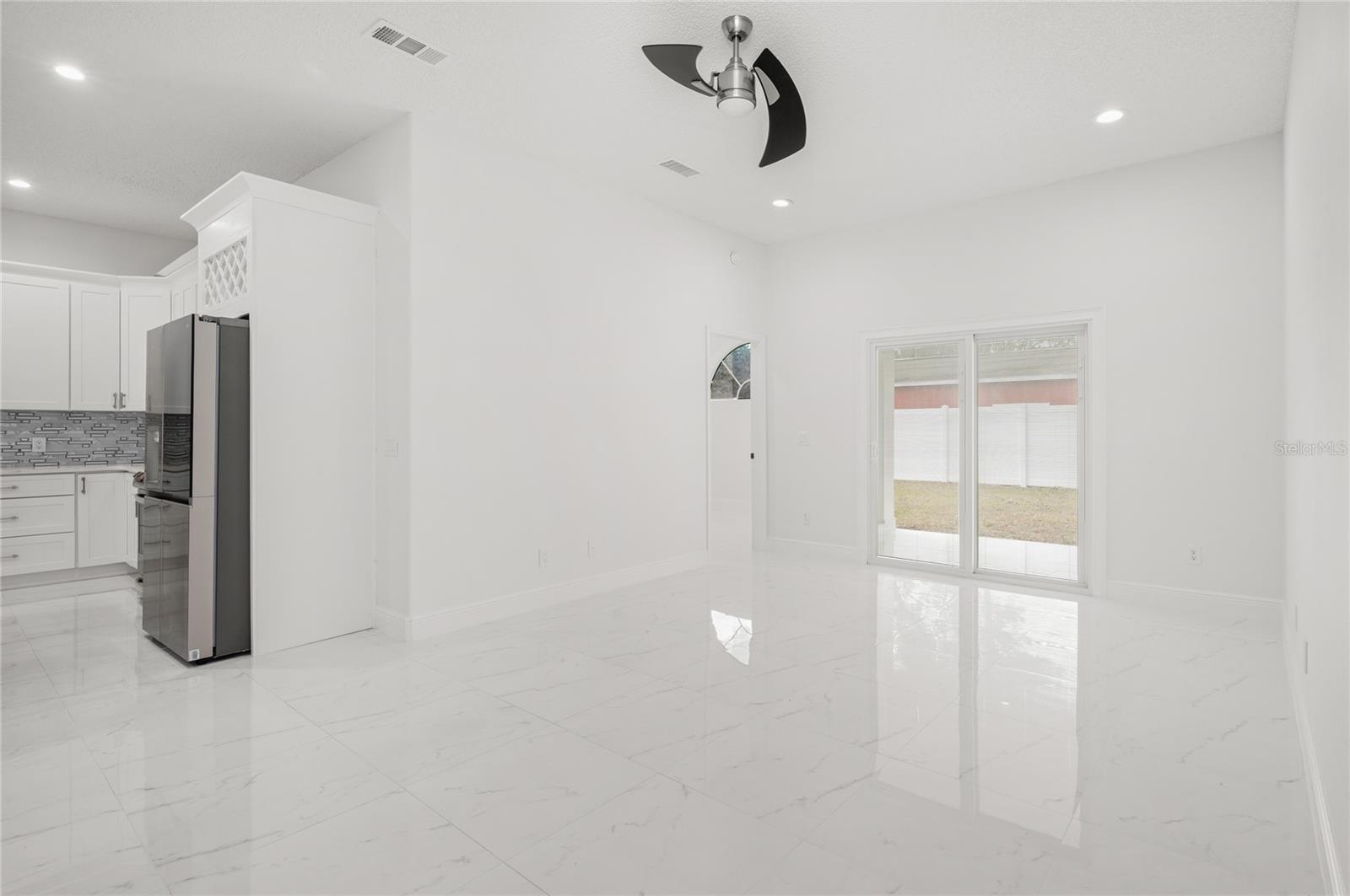 VALENCIA PLACE - Residential