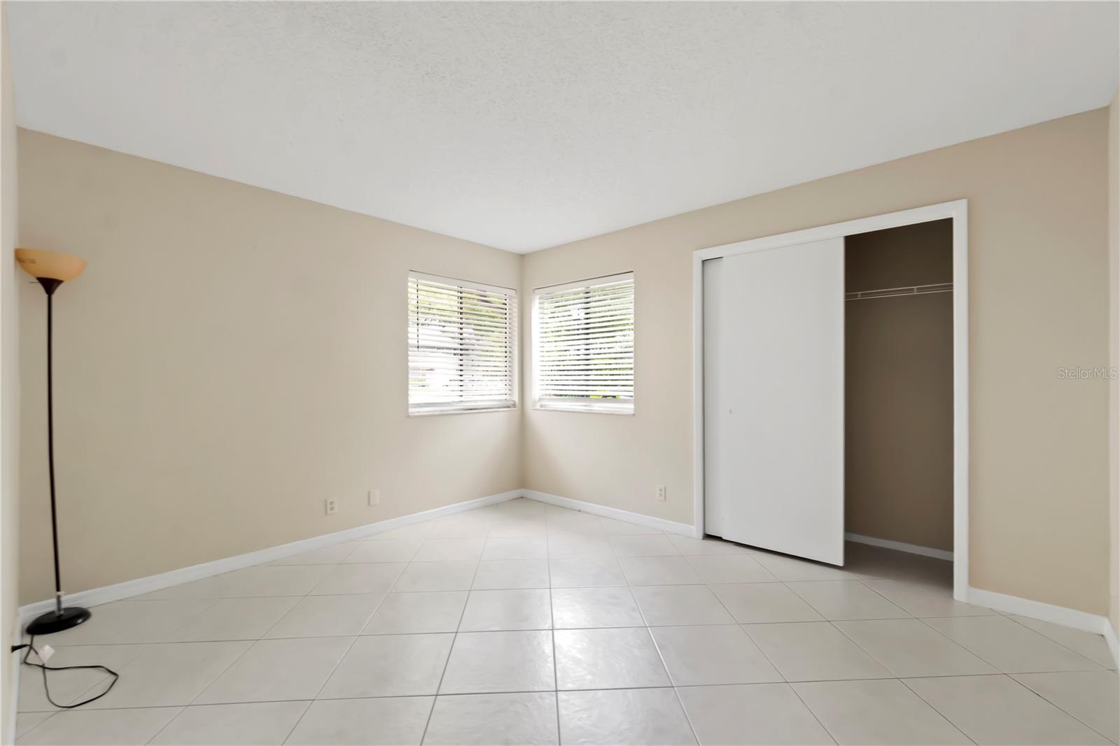 OAK HARBOUR SEC 3 A CONDO - Residential