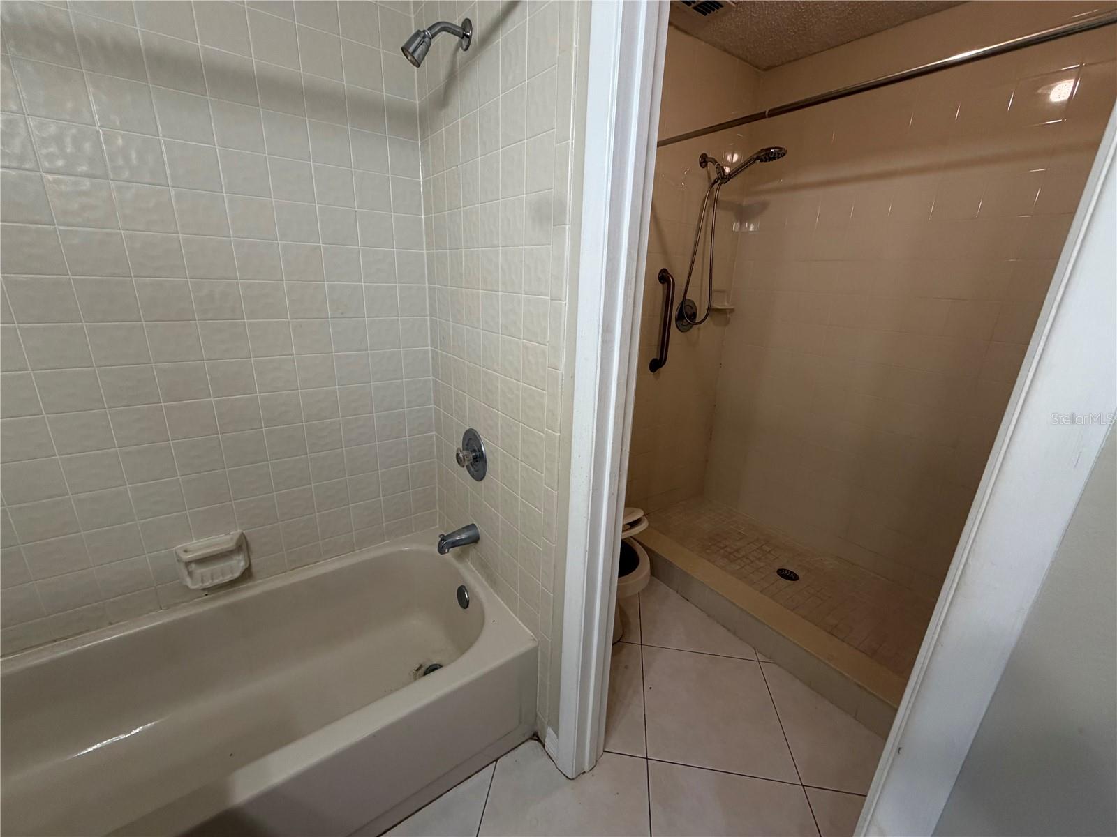 OAK HARBOUR SEC 3 A CONDO - Residential