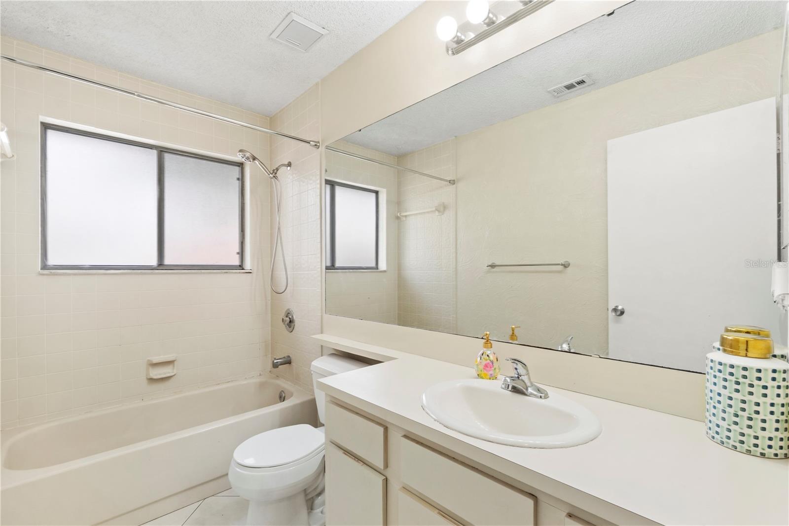 OAK HARBOUR SEC 3 A CONDO - Residential