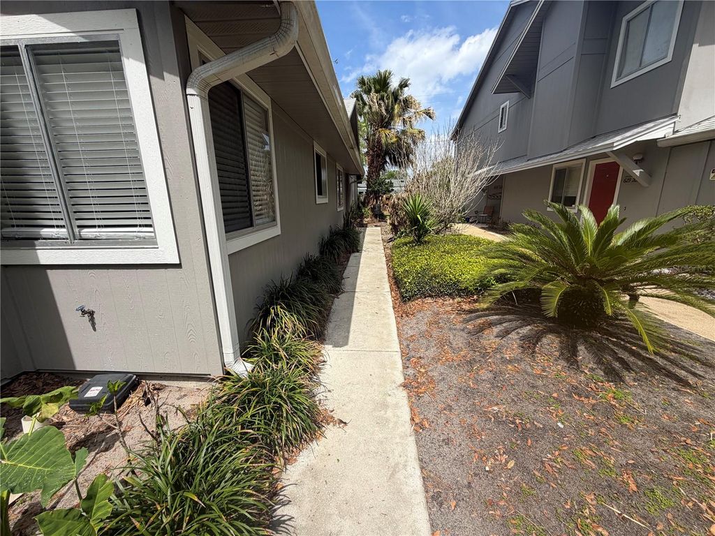 Photo of 623 Red Oak Circle #121, Altamonte Springs, FL 32701 (MLS # O6394904)